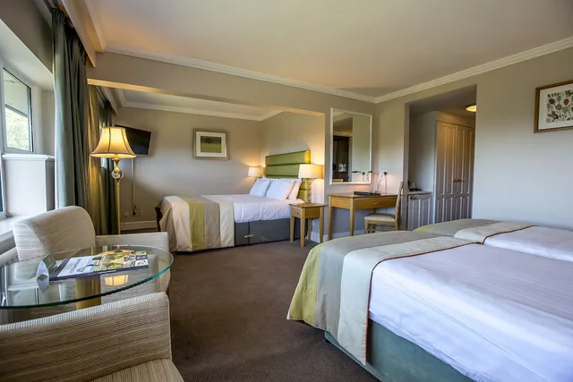 Family, Hellidon Lakes Golf Spa Hotel 1/5