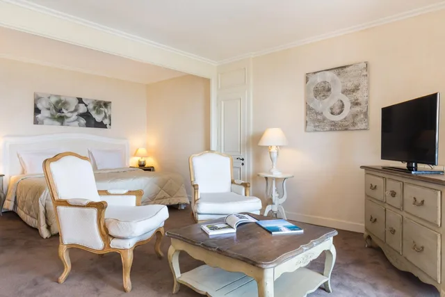 غرفة بريستيج بسرير مزدوج، LA BASTIDE DE TOURTOUR HOTEL & SPA 4/8