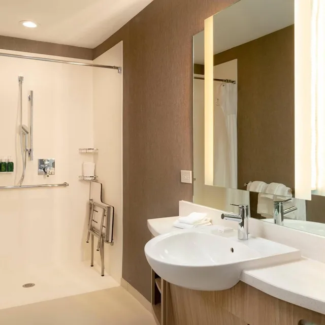 جناح بسرير كينج مع سرير سحّاب إضافي مع أريكة، SpringHill Suites by Marriott Cape Canaveral Cocoa Beach 4/10