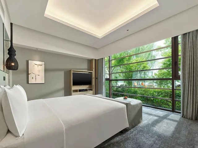 غرفة بسرير كينج، Hilton Shanghai Songjiang Guangfulin 2/7