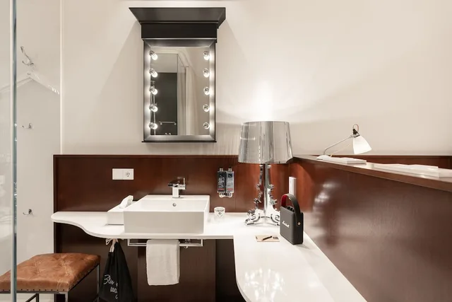 Ruby Lilou Hotel Marseille by IHG، Marseille 03 41/42