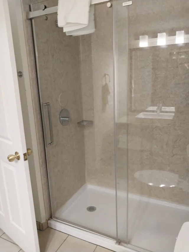 Studio, Suite, King Bed, Jetted Tub, Country Inn & Suites by Radisson, Platteville, WI 7/7