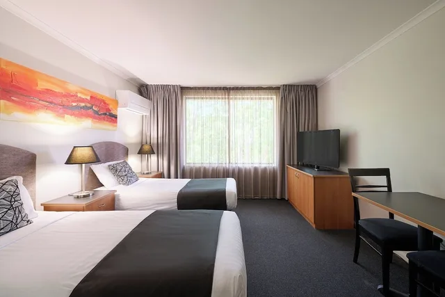 غرفة بسريرين منفصلين، Alpha Hotel Canberra 1/5