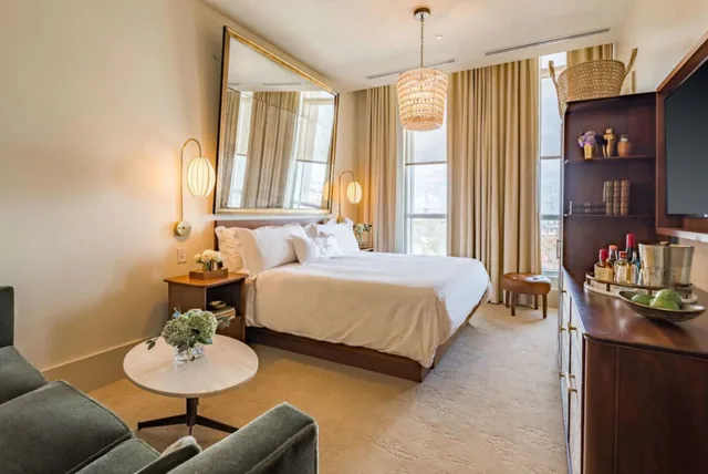 Room, King Bed, Accessible, The Dewberry Charleston 2/3