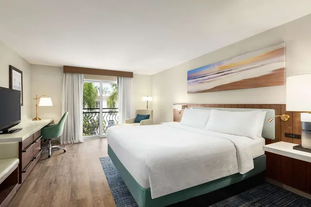 Room, King Bed, Pool View, Hilton Garden Inn Carlsbad Beach 1/2