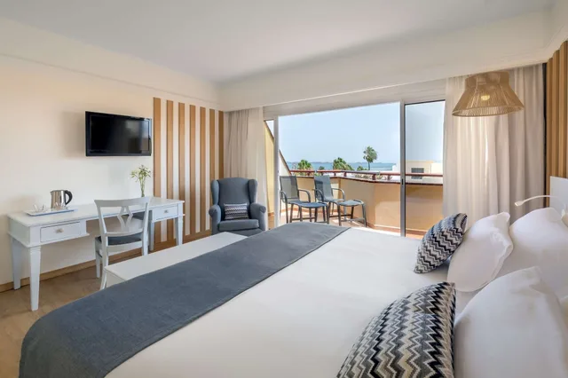 غرفة بسريرين منفصلين بإطلالة جزئية على البحر، Barcelo Corralejo Bay - Adults Only 2/4