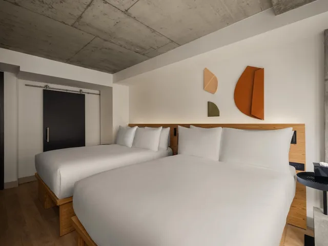 غرفة بسريرين مزدوجين، Hotel 38 New York City, Tapestry Collection by Hilton 2/6