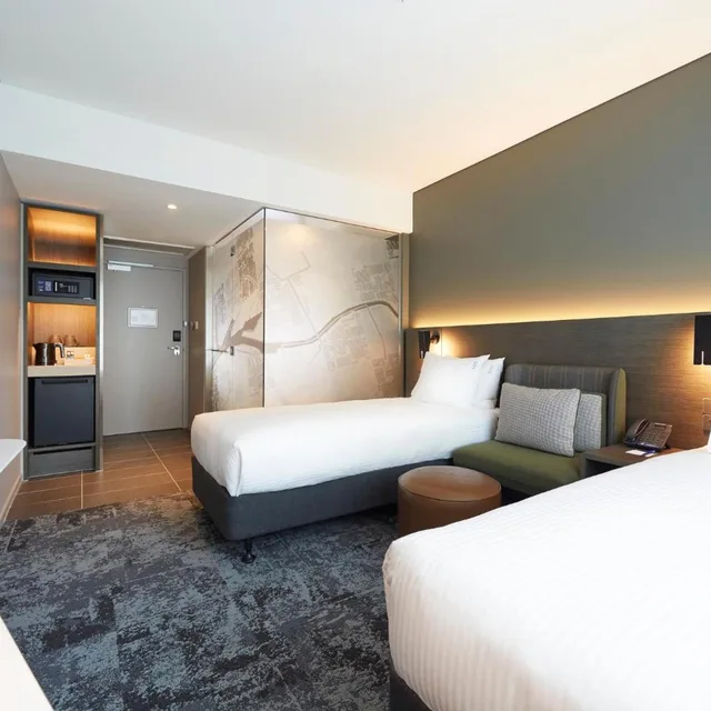 غرفة قياسية بسرير كينج وسرير كوين في طابق مرتفع، Holiday Inn Express Melbourne Southbank 8/10