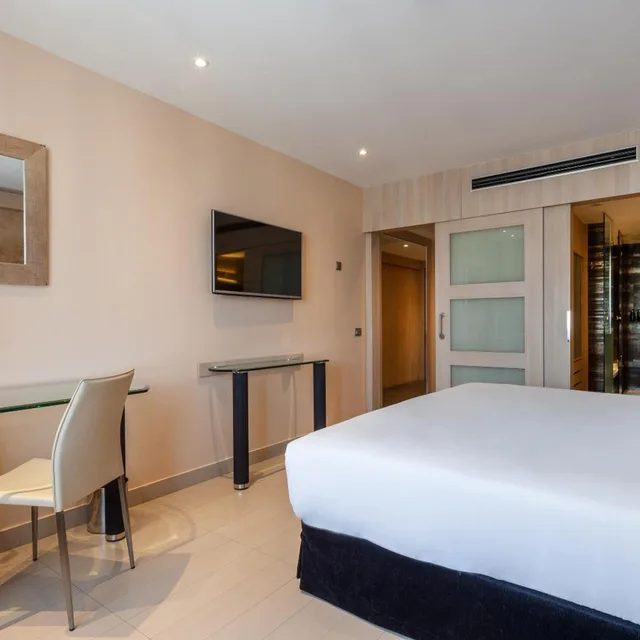 غرفة متصلة بريميوم بسرير كينج، Melia Sevilla Hotel 3/6