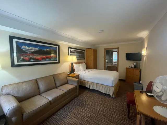 غرفة اقتصادية بسرير مزدوج أو سريرين منفصلين، Lake Louise Inn 2/4