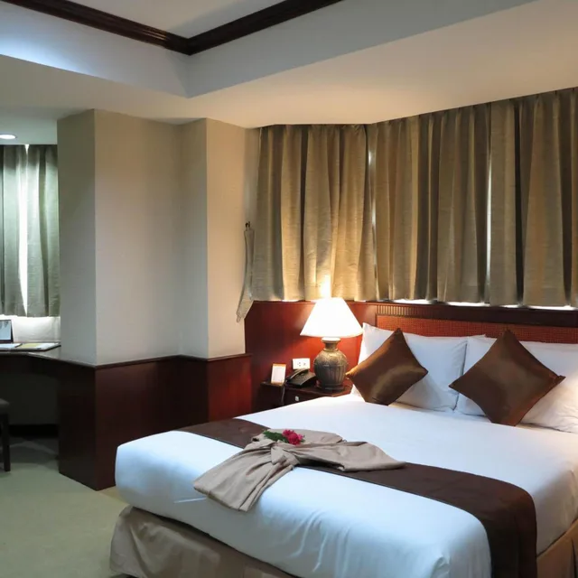 غرفة تنفيذية، The Grand Sathorn 2/8