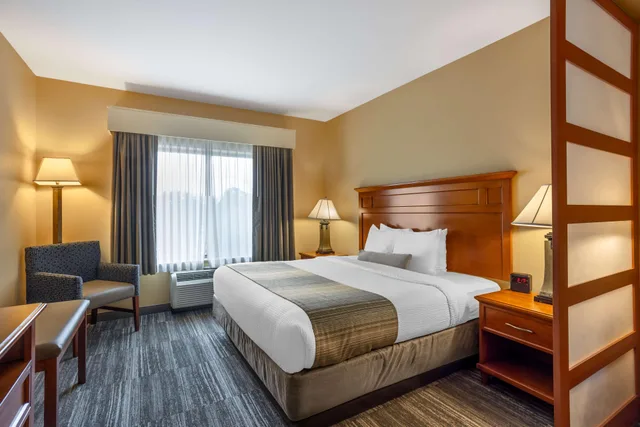 جناح بسرير كينج لذوي الإعاقة، Best Western Plus University Park Inn & Suites 1/5