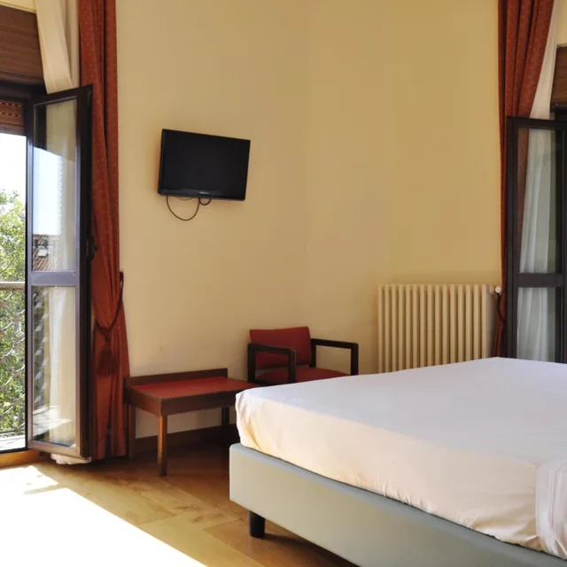 غرفة قياسية بسرير مزدوج أو سريرين منفصلين بشرفة، San Guido 1/10