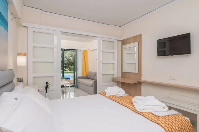 Exclusive, Swim Up, Studio, Suite, Twin Beds, Sofa، Hydrele Beach 1/3