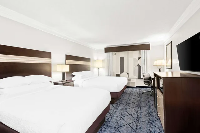غرفة بسرير كينج وسرير كوين، Best Western Slidell Hotel 1/4