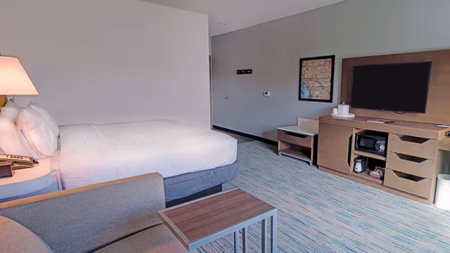 Room, Hampton Inn Riverside Downtown Ca 3/3
