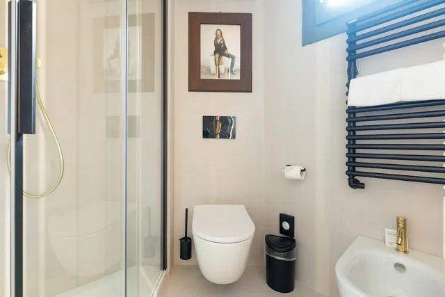 غرفة قياسية بسرير كينج، Glam Boutique Hotel Bw Premier Collection 10/10