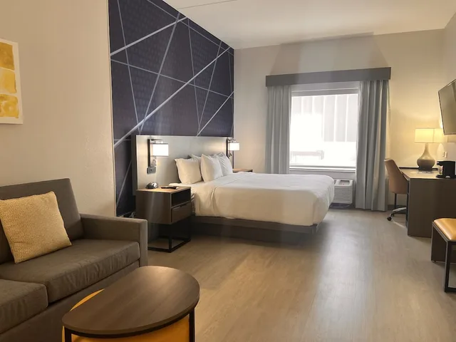جناح بسرير كينج مع أريكة، Comfort Suites Louisville Airport 3/8