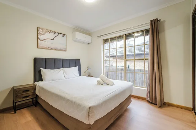 2 Bedrooms, Apartment, Queen and Twin Beds, Private Garden, Sofa، Yarra Valley Motel 2/5