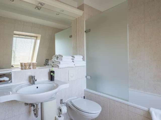 1 Bedroom, Duplex, Suite, Queen Bed, Sofa, Balcony, Xxl، Flower's Boardinghouse Mitte 5/6