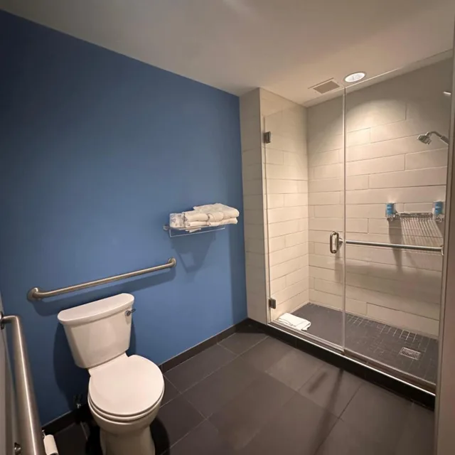 Aloft, Guest Room, King Bed، ALOFT NEWPORT ON THE LEVEE 5/8