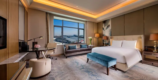 غرفة تنفيذية بسرير كينج مع دخول الصالة، Hilton Urumqi 3/4