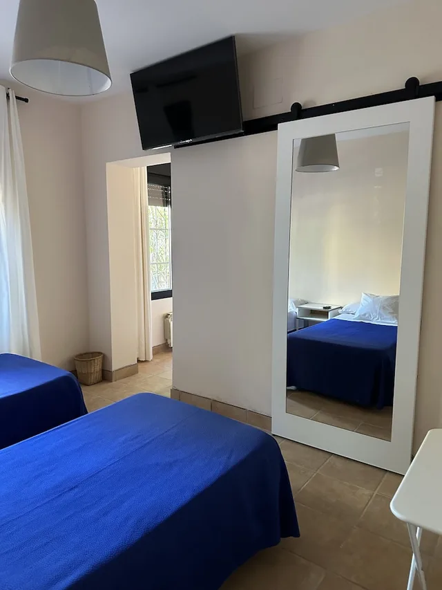 غرفة سوبيريور ثلاثية بثلاثة أسرّة، Hostal Moscatel 4/10