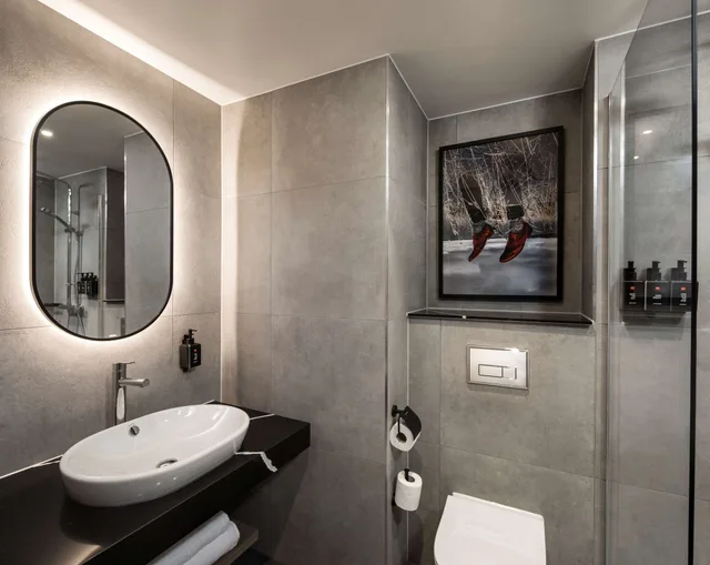 غرفة قياسية بسرير كوين، Radisson RED Hotel, Liverpool 6/6