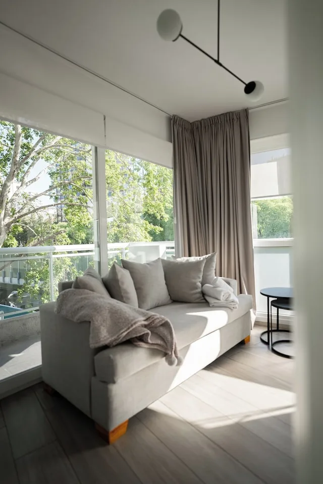 جناح استوديو بسرير كينج مع أريكة، Sucre Suites 6/10