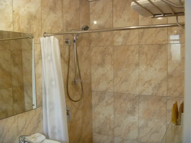 غرفة مزدوجة، At Parkland Place 3/3
