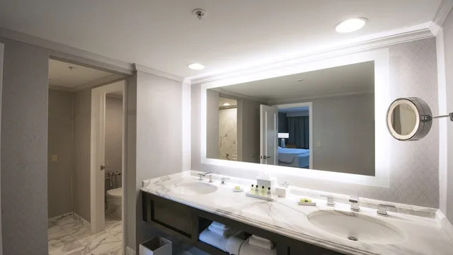 جناح بسرير كينج بشرفة بغرفة نوم واحدة، InterContinental Kansas City at the Plaza 7/9