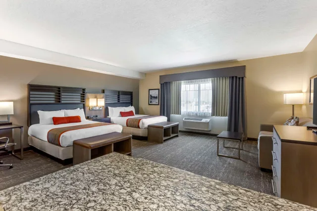 جناح بسريرين كوين مع أريكة بمطبخ صغير، Best Western Plus Heber Valley Hotel 2/5
