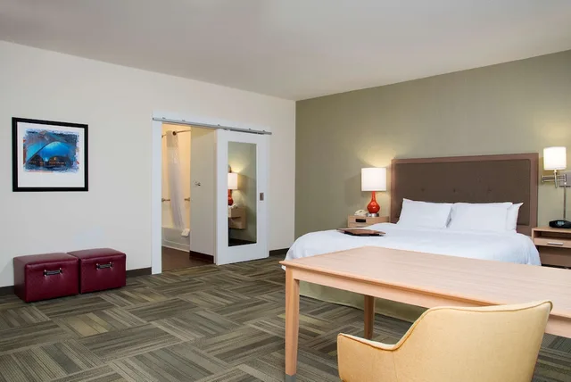 جناح استوديو بسريرين كوين مع أريكة، Hampton Inn Kalamazoo 1/4