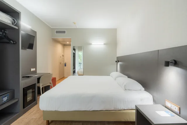 غرفة كومفورت بسرير مزدوج، Pineta Palace Roma 2/4