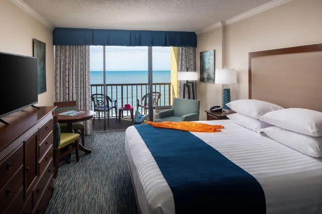 Efficiency, Tower, King Bed, Ocean Front, Kitchen، Sea Crest Oceanfront Resort 1/9