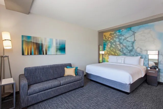 غرفة بسرير كينج مع أريكة، Courtyard San Diego el Cajon 1/5