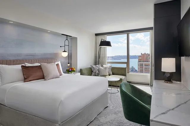 Deluxe, King Bed, Water View، Hotel 1000 Seattle 1/1