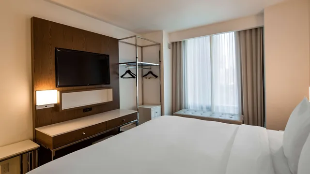 غرفة قياسية بسرير كينج لذوي الإعاقة، Best Western Premier Empire State Hotel 7/10