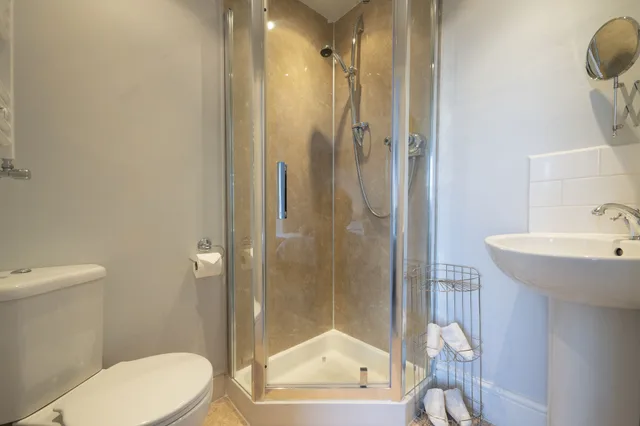 غرفة عائلية ثلاثية بسرير مزدوج وسرير فردي، Lyndale Guest House 5/5