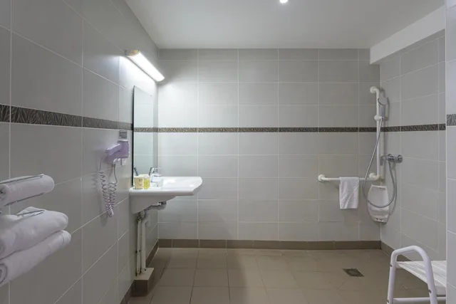 غرفة بسرير كينج لذوي الإعاقة، ACE HOTEL PARIS ROISSY 9/9