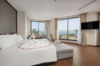 غرفة بريميوم ديلوكس بسرير مزدوج بإطلالة على البحر، Cosmos Hotel Danang 1/1