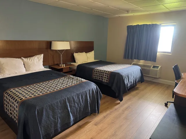 جناح سيغنتشر بسريرين مزدوجين، Economy Inn North Randall 3/10