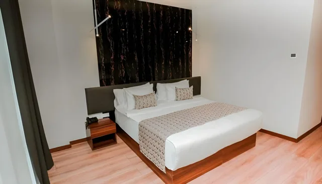 غرفة قياسية بسرير مزدوج أو سريرين منفصلين، Kutaisi Inn 1/2