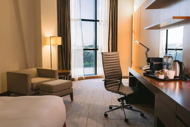 غرفة بريميوم بسرير كينج بإطلالة على المدينة، Holiday Inn Abu Dhabi Hotel 5/5
