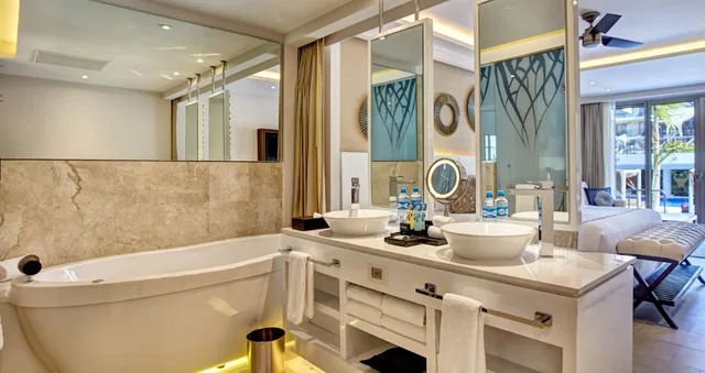 جناح جونيور بإطلالة على البحر، Royalton Riviera Cancun An Autograph Collection All Inclusive Resort Casino 2/2