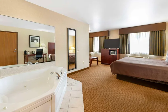 Suite, King Bed, Sofa, Best Western Wittenberg Inn 5/5