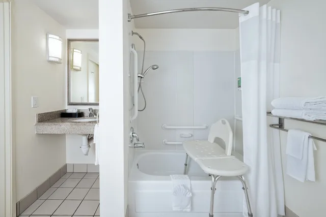 غرفة قياسية بسرير كينج لذوي الإعاقة، Best Western Ontario Mills 3/4
