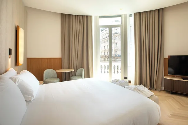 جناح ركني بسرير كينج بإطلالة على المدينة بغرفة نوم واحدة مع أريكة، Circle 6 Rome Hotel 2/10