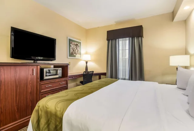 غرفة قياسية بسرير كينج، Quality Inn Oak Ridge - Knoxville West 5/10
