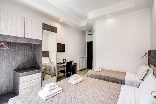 غرفة قياسية ثلاثية، Napoli Suite Hotel 5/7